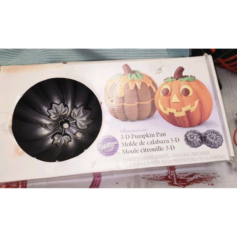 NEW Wilton Pumpkin Cake Pan Jack-o'-lantern (PUMPKIN) 3D In Box